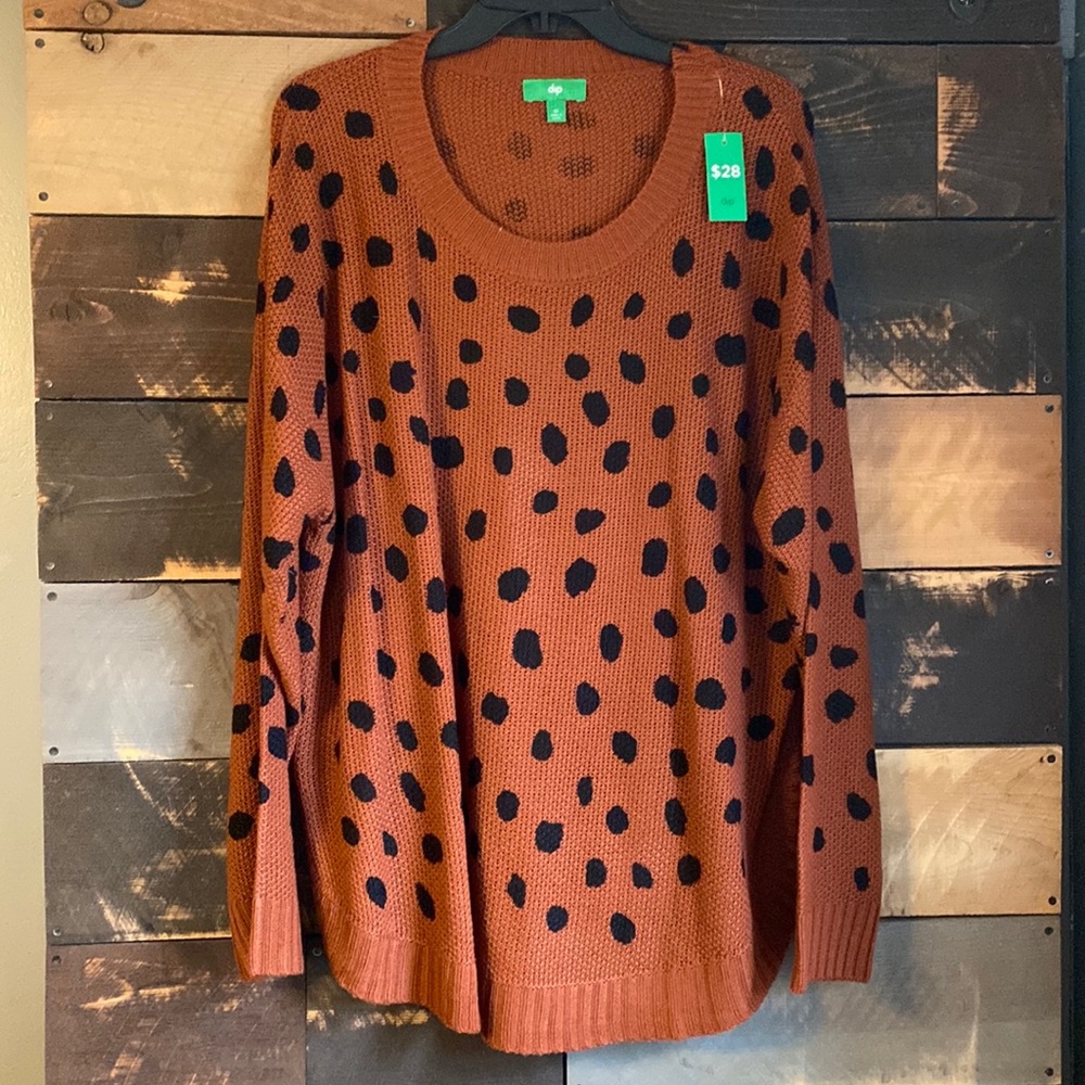 Spotted sweater top